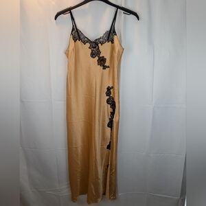 Oscar de la Renta Vintage Gold Satin Slip with Black Trim Size M In VGUC